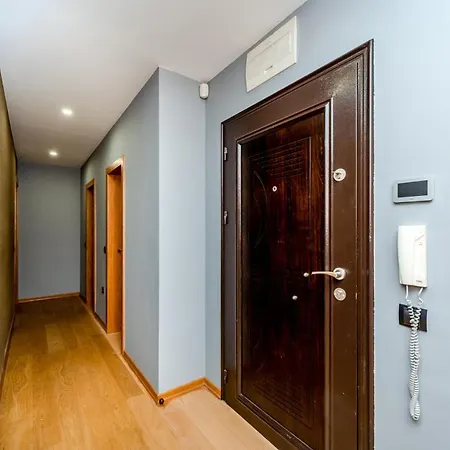 Apartment No Partys No Smocking *